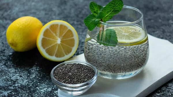 ચિયા સીડ ના ફાયદા,  ચિયા સીડ કેવી રીતે ખાવા,  ચિયા સીડ લાભ,  ચિયા સીડ વજન ઘટાડા માટે,  ચિયા સીડ પાણી પીવાના ફાયદા,  ચિયા સીડ ખાલી પેટે,  ચિયા સીડ ડાયાબિટીસ માટે,  ચિયા સીડ હાર્ટ હેલ્થ,  ચિયા સીડ પાચન માટે,  ચિયા સીડ ફાઇબર