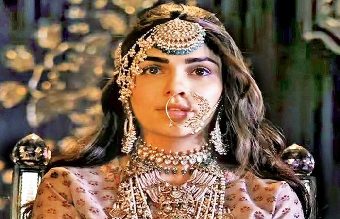 સંજય લીલા ભણસાલી ભાણી શર્મિનની ટ્રોલિંગ પર બોલ્યા, ભાણેજ શર્મિન સેગલના સપોર્ટમાં ઊતર્યા મામા સંજય ભણસાલી:કહ્યું,  'મારી ભાણી હોવાને કારણે તેને કાસ્ટ નથી કરવામાં આવી,  તે 'આલમઝેબ'ના રોલ માટે પર્ફેક્ટ હતી', sanjay