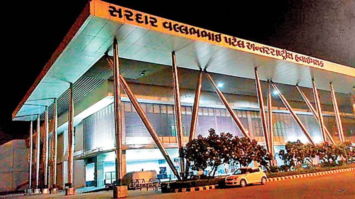 અમદાવાદ એરપોર્ટ , વિશ્વ પ્રવાસન દિવસ, સરદાર વલ્લભભાઈ પટેલ ઈન્ટરનેશનલ એરપોર્ટ , એરલાઇન્સ
