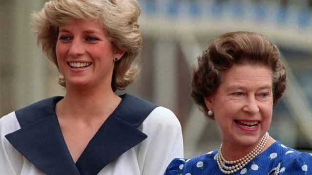 રાણી એલિઝાબેથ , દ્વિતીય, પ્રિન્સેસ ડાયના, પ્રિન્સ ચાર્લ્સ