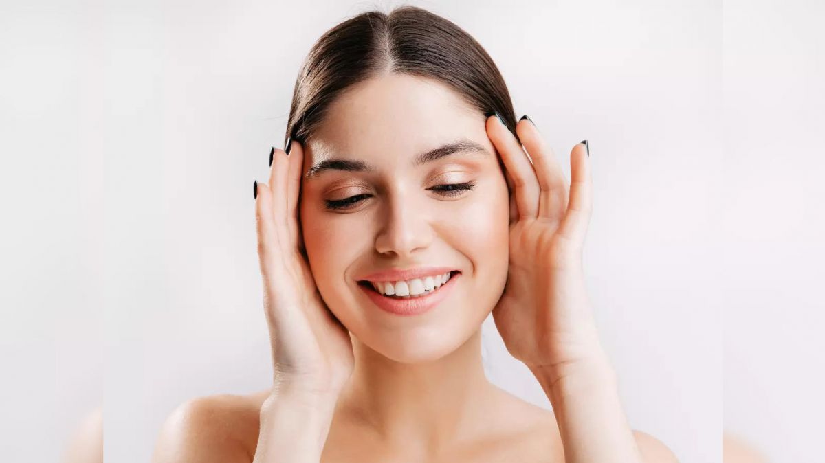 સ્કિન કેર, ફટકડી માટે ઘરેલુ ઉપાય, ત્વચા પરના ડાઘ,  ચમકદાર ત્વચા , ફટકડી અને ગુલાબજળ