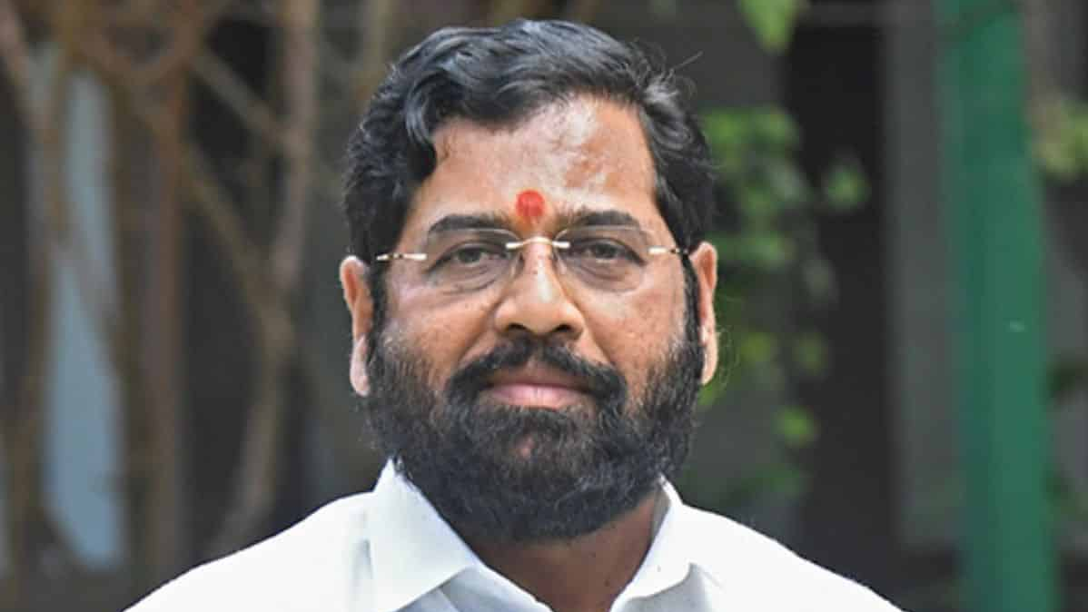 અશોક ધોડી હત્યા , શિંદે જૂથ નેતા હત્યા , પાલઘર પોલીસ તપાસ , દારૂ દાણચોરી કેસ , મુખ્ય આરોપી ફરાર