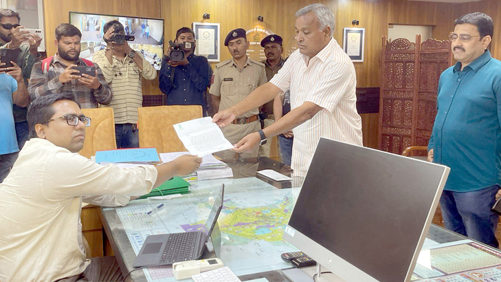 કોડીનાર ચૂંટણી, ભાજપની જીત, દિનુભાઈ સોલંકી, કલેક્ટર દિગ્વિજયસિંહ જાડેજા,  ભ્રષ્ટાચાર, સોમનાથ વિવાદ