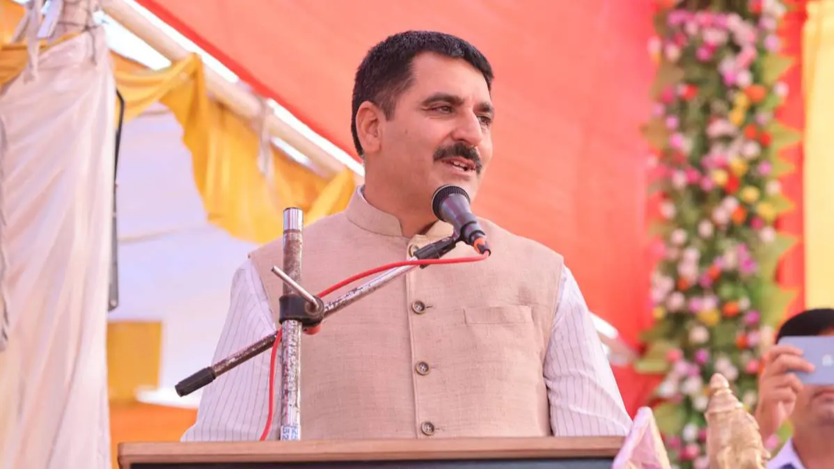 વિધાનસભા,  શંકર ચૌધરી,  અલ્પેશ ઠાકોર,  કાંતિ અમૃતિયા,  મોબાઇલ પર પ્રતિબંધ,  વિધાનસભા નિયમો,  શિસ્તભંગ,  ગૃહની બહાર મોકલાવા,  ડ્રેસ કોડ,  વિમલ ચુડાસમા