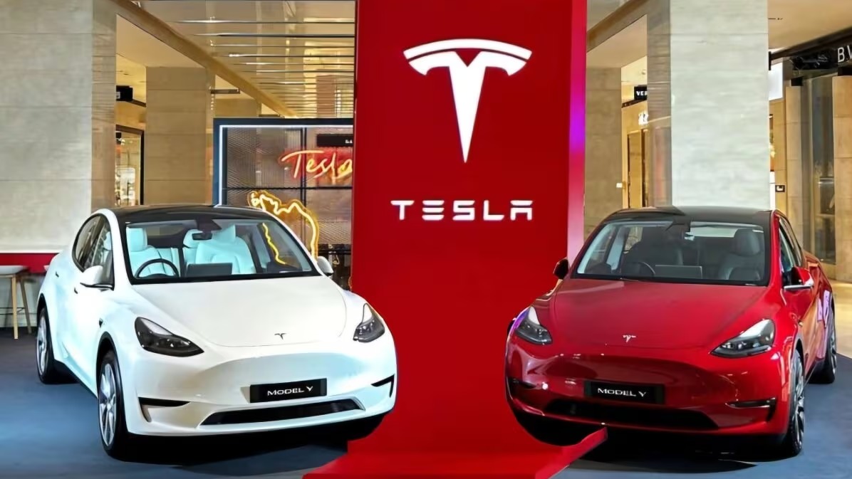 टेस्ला भारत में लॉन्च,  Model Y रियर-व्हील ड्राइव,  टेस्ला मुंबई शोरूम,  एलॉन मस्क और नरेंद्र मोदी मुलाकात,  इलेक्ट्रिक कार भारत,  चीन से भारत टेस्ला कार,  भारत में टेस्ला का प्रवेश,  इलेक्ट्रिक वाहन बाजार,  टेस्ला सप्लाई चेन,  वैश्विक इलेक्ट्रिक कार बाजार