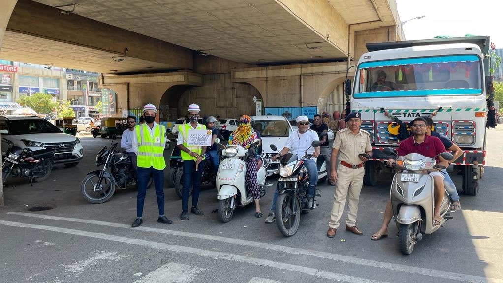 ટ્રાફિક ડ્રાઇવ,  માર્ગ સલામતી,  વાહન ચાલકો,  ટ્રાફિક પોલીસ,  ટ્રાફિક નિયમો,  શિસ્ત,  અમલ,  શહેર ટ્રાફિક