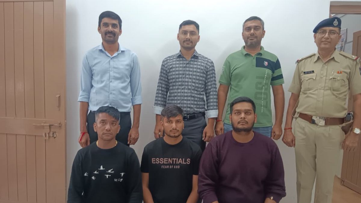 સુરત,  મ્યાનમાર,  થાઈલેન્ડ,  યુવાનો,  બોર્ડર ક્રોસ,  ચાઇનીઝ ગેંગ,  માનવતાબંધીકરણ,  ગેરકાયદે નોકરી,  પાકિસ્તાની એજન્ટ,  રેકેટ