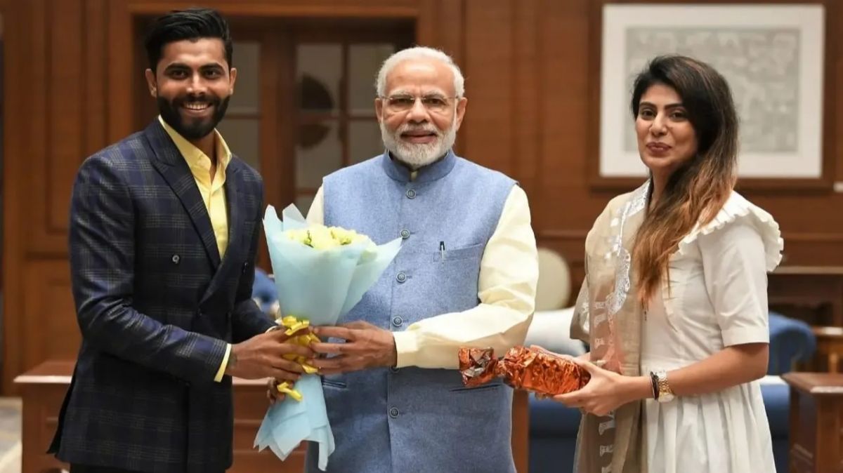 રીવાબા જાડેજા,  જામનગર MLA,  સ્પોર્ટ્સ ડે ઉજવણી,  કબડ્ડી,  રસ્સાકસ્સી,  નેશનલ સ્પોર્ટ્સ ડે,  વિદ્યાર્થીનીઓ,  પરંપરાગત રમતો,  શારીરિક તંદુરસ્તી,  ટીમ વર્ક