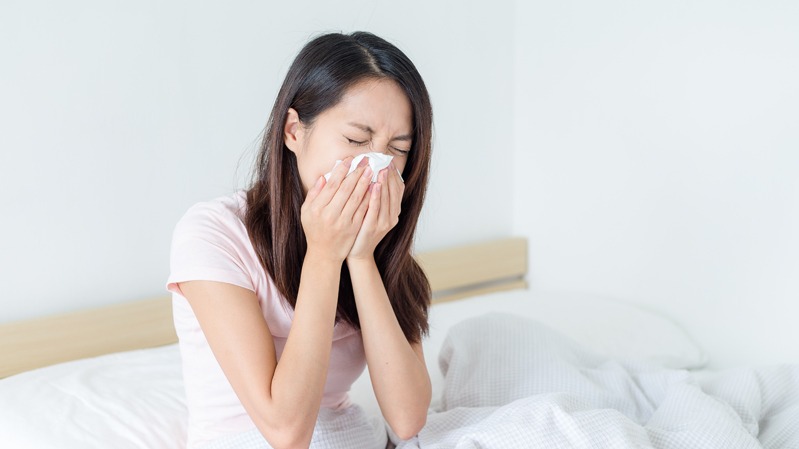 સવારના છીંકા,  નાકની એલર્જી,  એલર્જિક રાઇનાઇટિસ,  પરાગકણ,  ધૂળ,  ફૂગ,  એલર્જી લક્ષણ,  નાકનો સ્પ્રે,  એન્ટિહિસ્ટામિન્સ,  આરોગ્ય અને ઉપાય