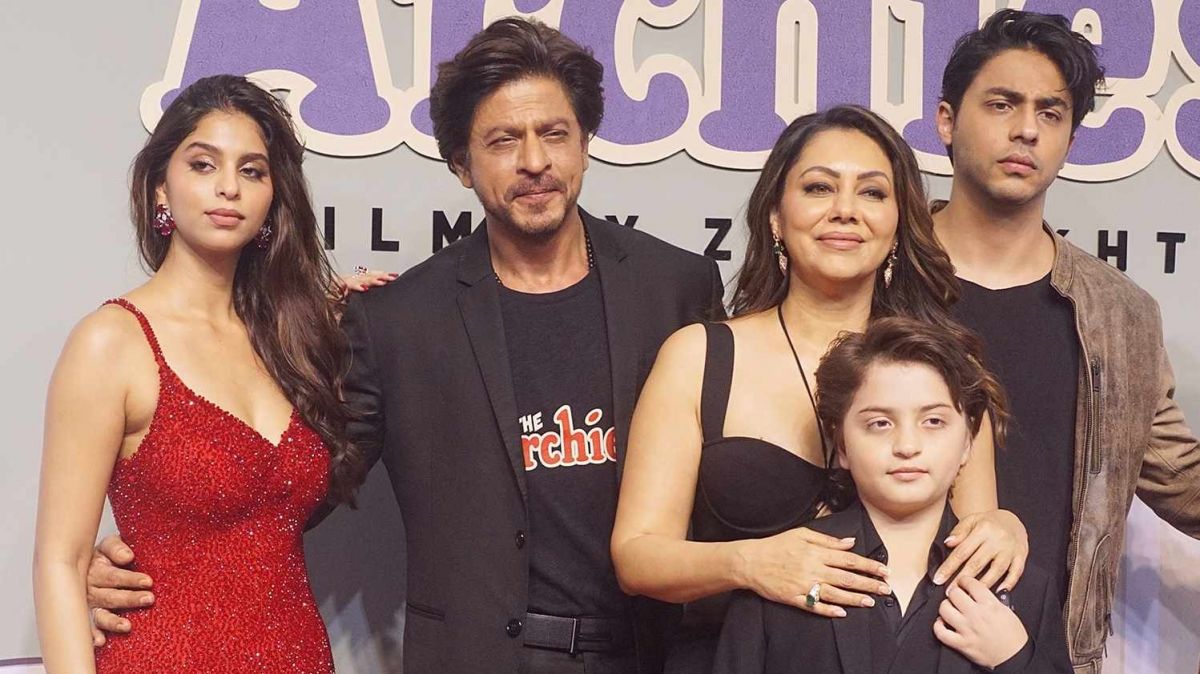 ધ બેડ્સ ઓફ બોલિવૂડ,  નેટફ્લિક્સ,  પ્રીમિયર,  આર્યન ખાન,  શાહરૂખ ખાન,  સુરેશ રૈના,  ગર્લફ્રેન્ડ,  સુહાના ખાન,  અનન્યા પાંડે