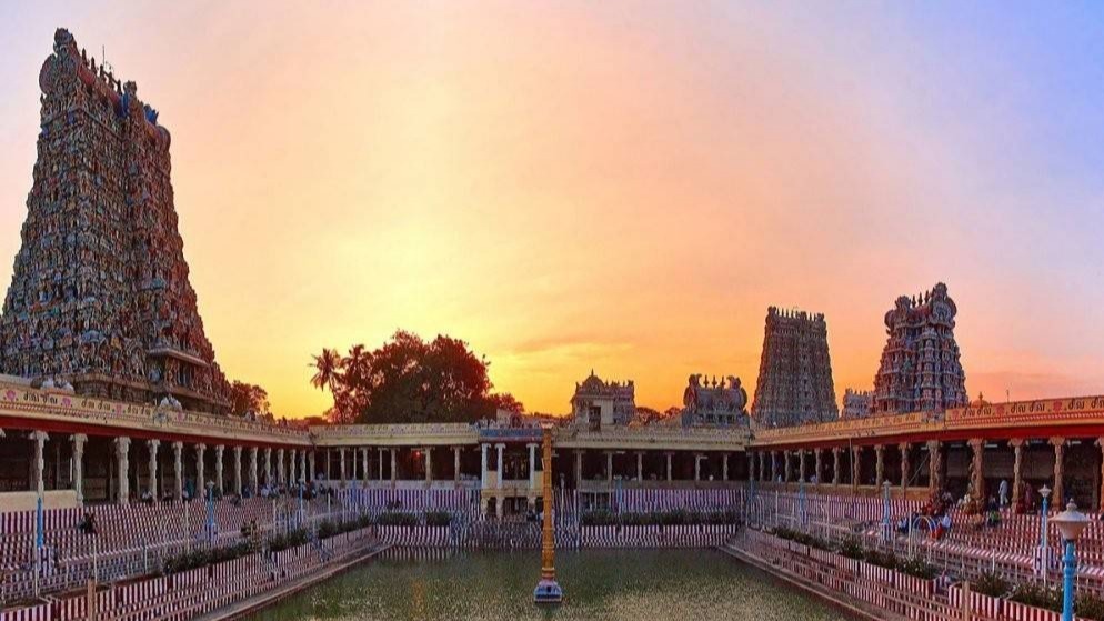 મીનાક્ષી અંમન મંદિર,  મદુરાઈ મંદિર,  મીનાક્ષી મંદિર તમિલનાડુ,  દક્ષિણ ભારતના પ્રસિદ્ધ મંદિરો,  મદુરાઈ હિંદુ મંદિર,  મીનાક્ષી સુન્દરેશ્વર મંદિર,  દ્રવિડ સ્થાપત્ય મંદિર,  મદુરાઈ પ્રવાસન સ્થળો,  ભારતીય મંદિર સ્થાપત્ય,  તમિલનાડુના ધાર્મિક સ્થળો