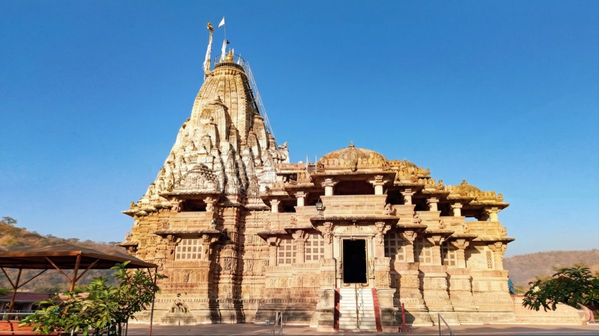 શામળાજી મંદિર,  શામળાજી વિષ્ણુ મંદિર,  શામળાજી ગુજરાત,  ગુજરાતના પ્રસિદ્ધ મંદિરો,  અરવલ્લી પ્રવાસન સ્થળો,  શામળાજી મંદિરનો ઇતિહાસ,  ગુજરાતના હિંદુ મંદિરો,  મેશ્વો નદી કિનારે મંદિર,  ધાર્મિક સ્થળો ગુજરાત,  કાર્તિક પૂર્ણિમા મેળો શામળાજી