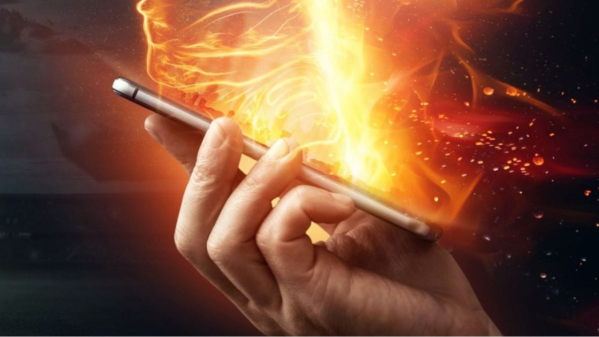 phone heating problem,  mobile overheating solution,  how to cool phone in summer,  smartphone heating tips,  mobile care summer,  phone overheating fix,  reduce phone heat,  smartphone battery heating,  mobile tips India,  phone heat solution