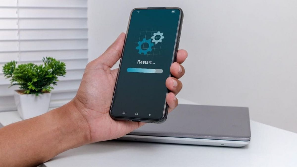 smartphone restart tips,  should I restart phone daily,  mobile restart benefits,  phone performance tips,  smartphone care tips India,  mobile slow problem solution,  restart phone advantages,  smartphone maintenance tips,  phone lag fix,  mobile optimization tips