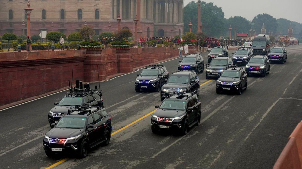 PM convoy India,  Narendra Modi convoy,  Nehru convoy history,  Indira Gandhi security,  Atal Bihari Vajpayee convoy,  PM security India,  SPG security vehicles,  PM Modi cars,  Indian Prime Minister convoy,  Gujarati news PM convoy