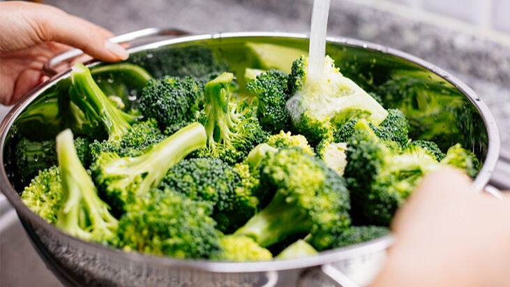 કોળાના બીજ , દાડમ,  ગ્રીન ટી,  બ્લૂ બેરી, બદામ