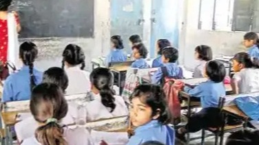 ખાનગી સ્કુલો, એજ્યુકેશન, શિક્ષણ માફિયાઓ, સરકારી શાળાઓ