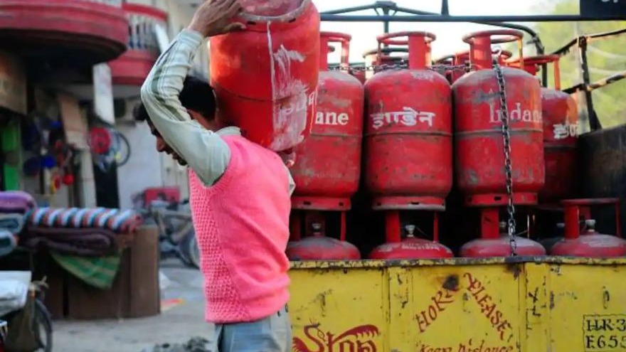 LPG Price Hike, LPG cylinders, marketing companies, Cooking Gas Prices, commercial gas, LPG cylinder, LPG cylinder book , government subsidizes gas cylinders, government subsidize